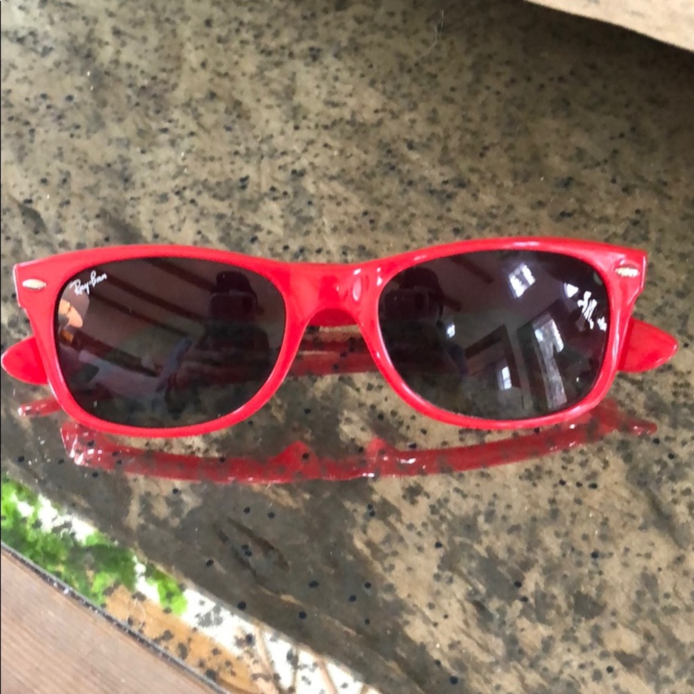 Red wayfarer ray bans